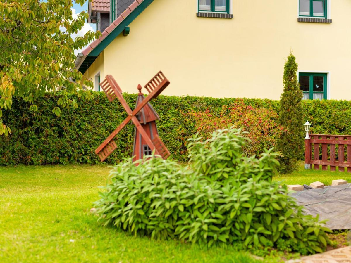 Idyllic Bungalow In Pepelow With Garden Exterior photo